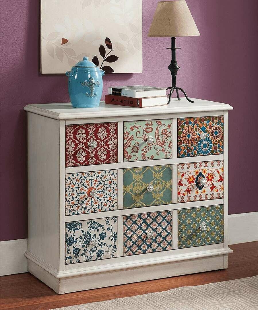 armoire de découpage avec des tissus