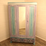 meuble de découpage avec miroir