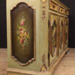 découpage de l'armoire par le côté