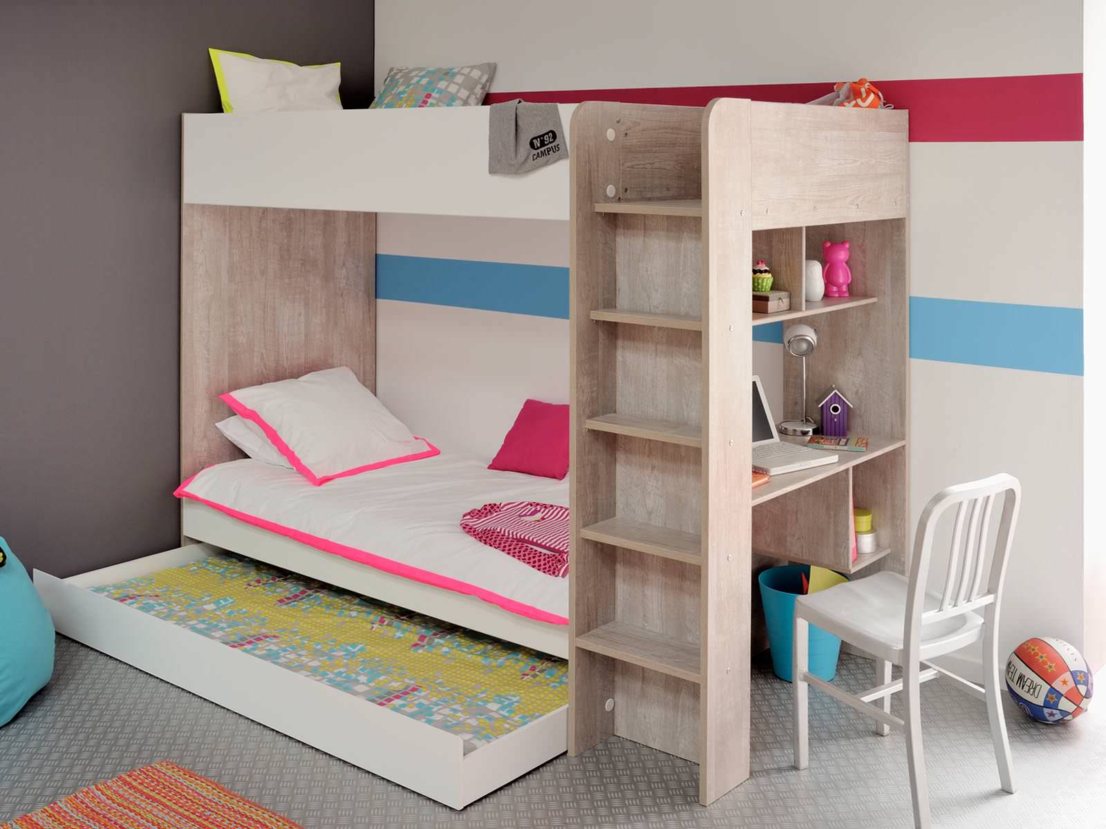 bed met werkruimte