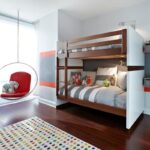 stapelbed met hangstoel