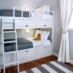stapelbed met aap
