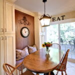 mur près de la table dans la décoration photo de la cuisine