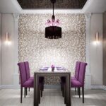 mur près de la table dans les options de la cuisine