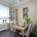 mur près de la table dans la vue d'ensemble de la cuisine