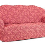 couverture euro sur le canapé rose avec un motif