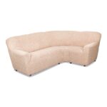 couverture euro sur le canapé d'angle rose pâle