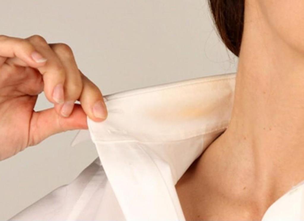 comment enlever le fond de teint des vêtements