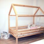 lit simple pour un enfant