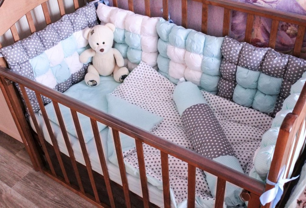 how to make a side for a baby's crib with your own hands