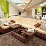divano beige con marrone