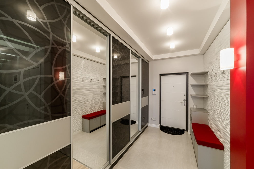 Kleiderschrank für den Flur