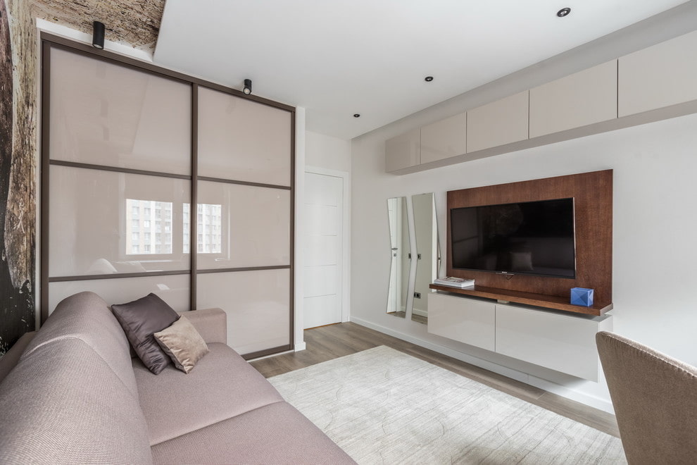 Kleiderschrank im Wohnzimmer