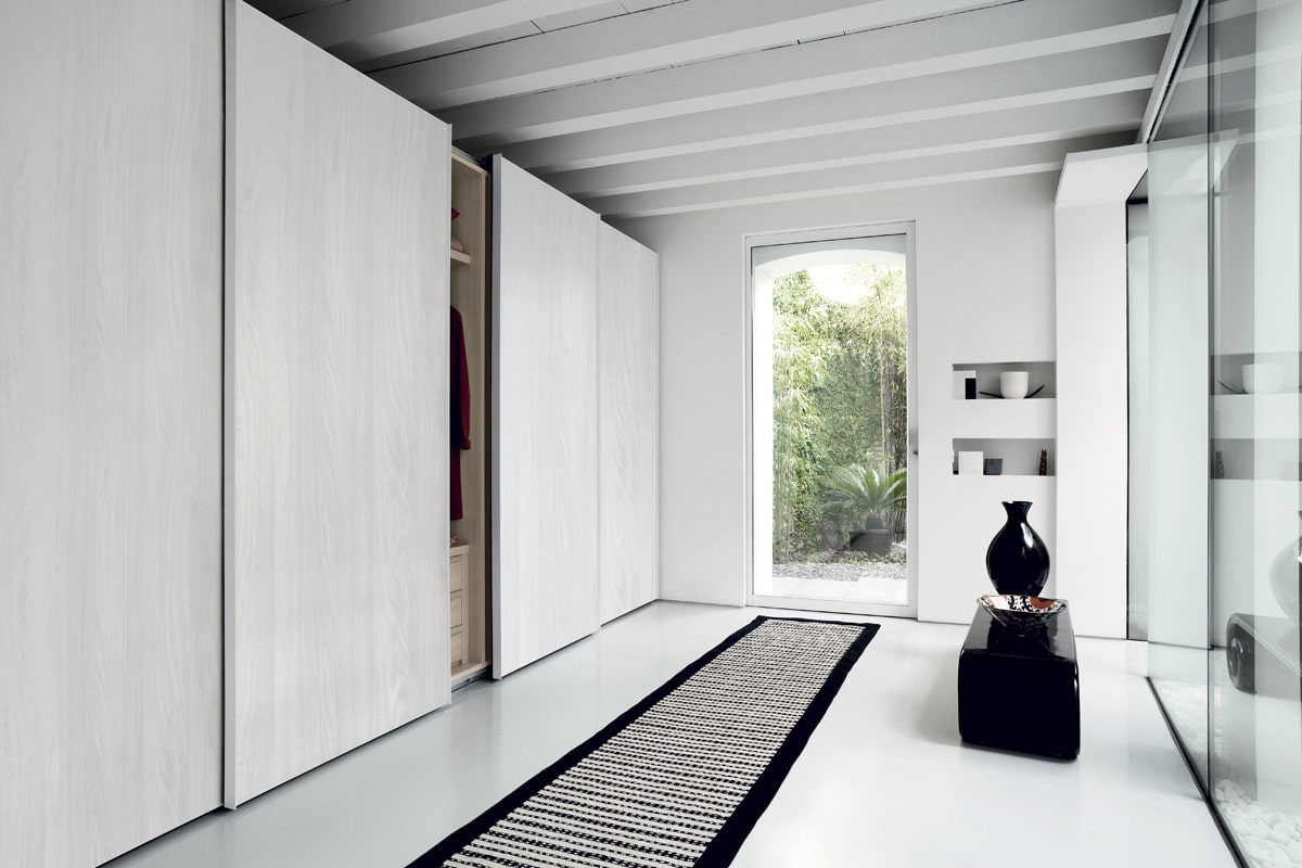 Ganzwandiger Schiebeschrank