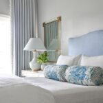 vue sur le lit magnifiquement fait