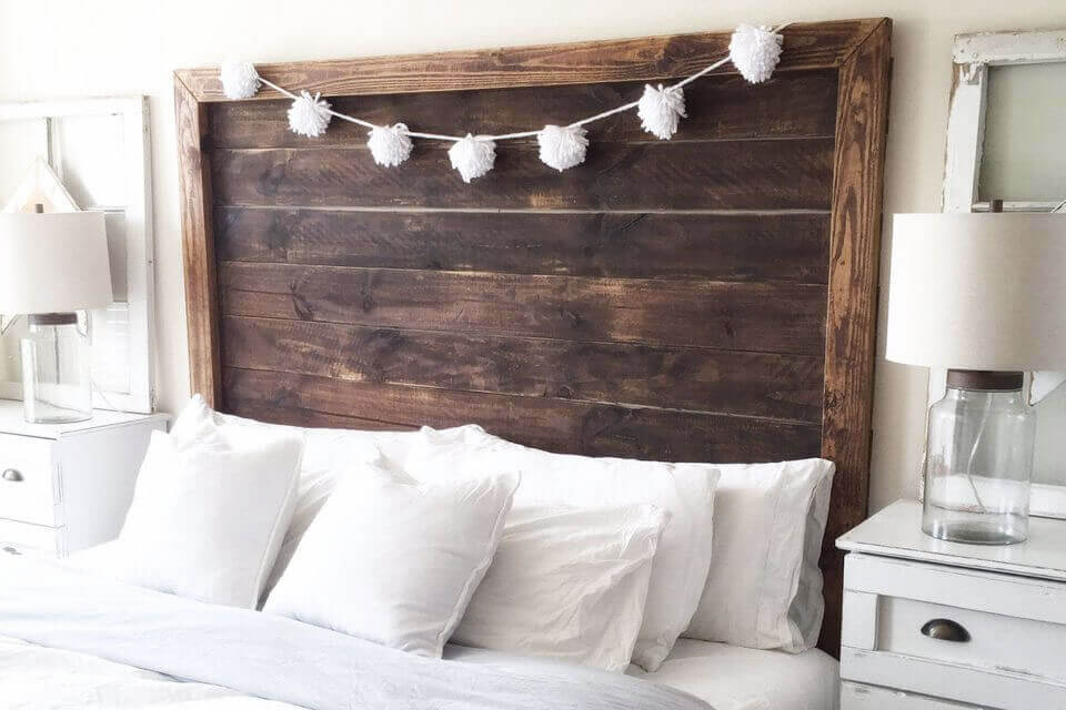 décoration de tête de lit en bois