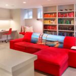 canapé rouge confortable