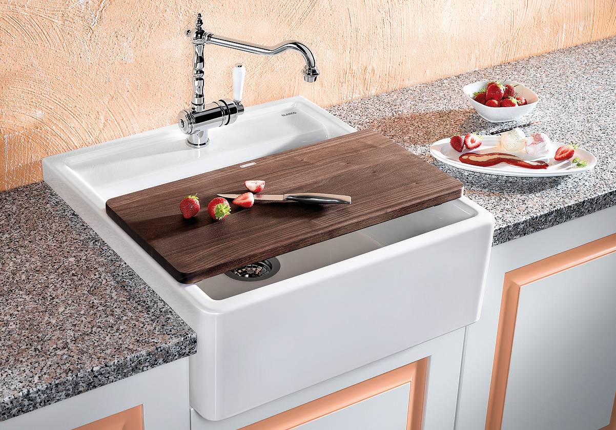 évier de cuisine avec design d'armoire