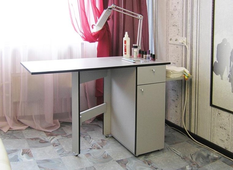 Présentation du modèle de table de manucure