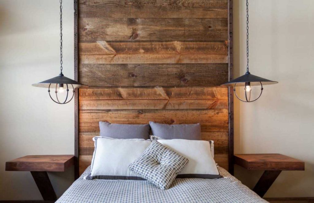 décoration de tête de lit en bois