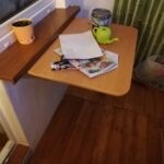 table sur le balcon
