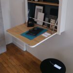 une table sur le balcon est nécessaire