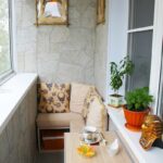 une table sur le balcon est nécessaire