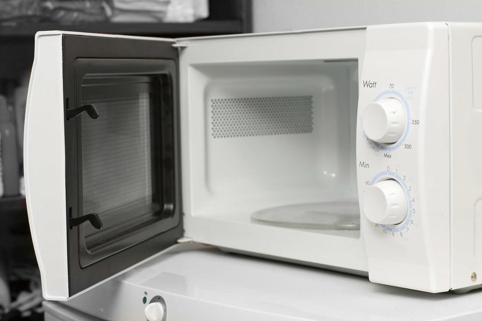 micro-ondes ouvert