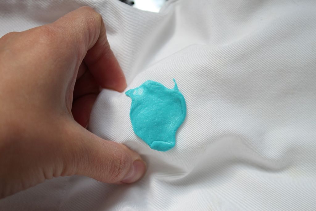 plastilina sui vestiti