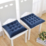 coussin de chaise bleu matelassé