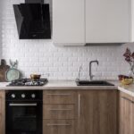 set de cuisine blanc avec coin bois