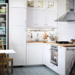 set de cuisine blanc avec du bois