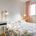 disposition des meubles dans les options de photo de la chambre