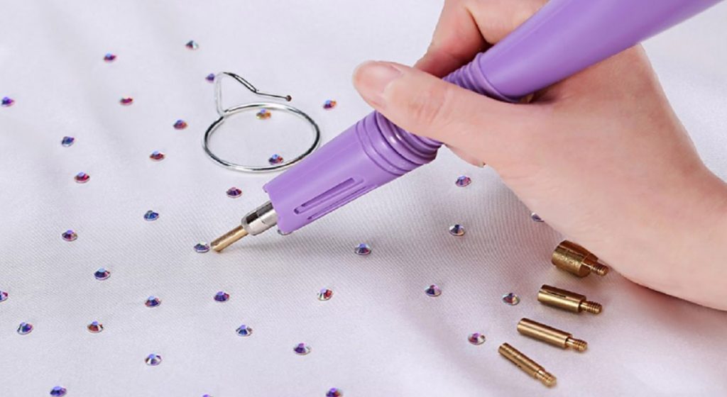 réchauffer l'applicateur de strass