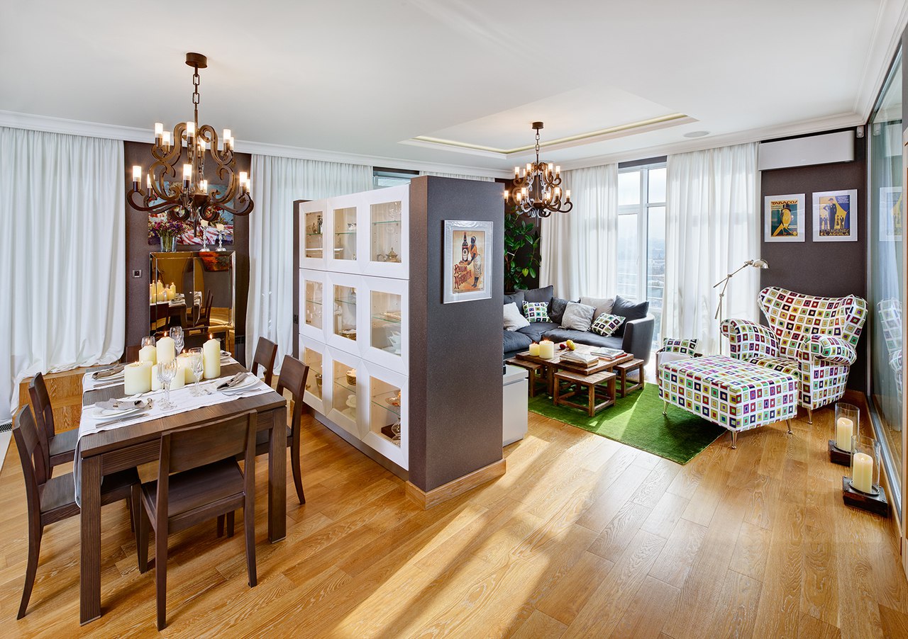 penderie-cloison dans le salon