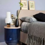 couleurs à l'intérieur lit gris