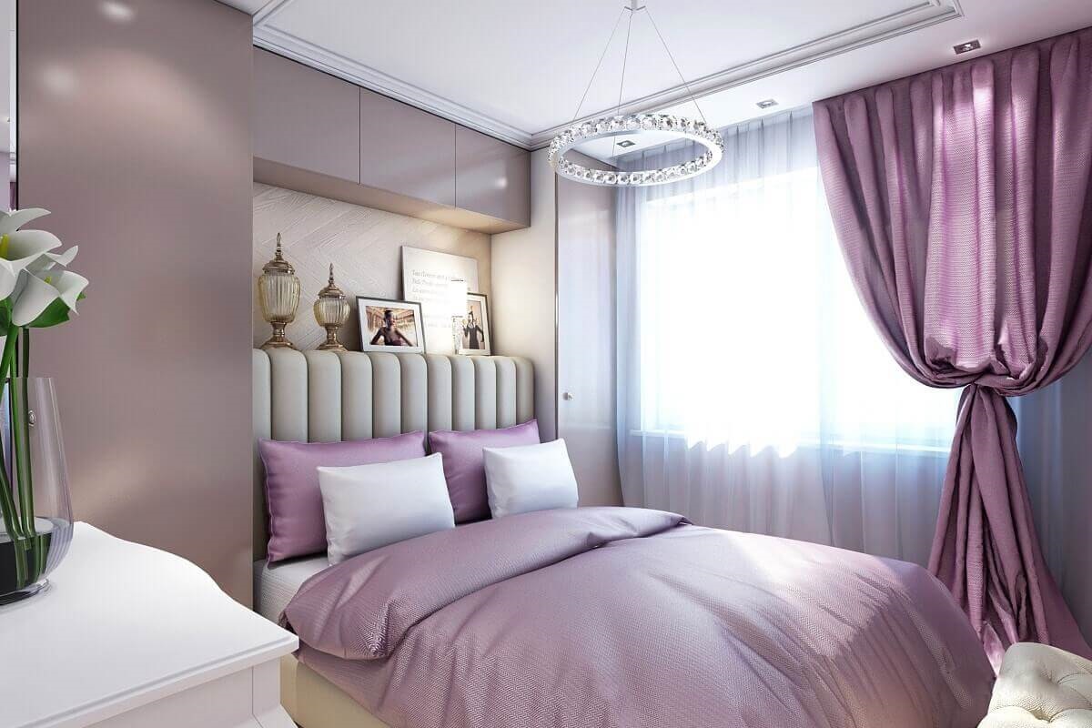 teinte violette dans la chambre