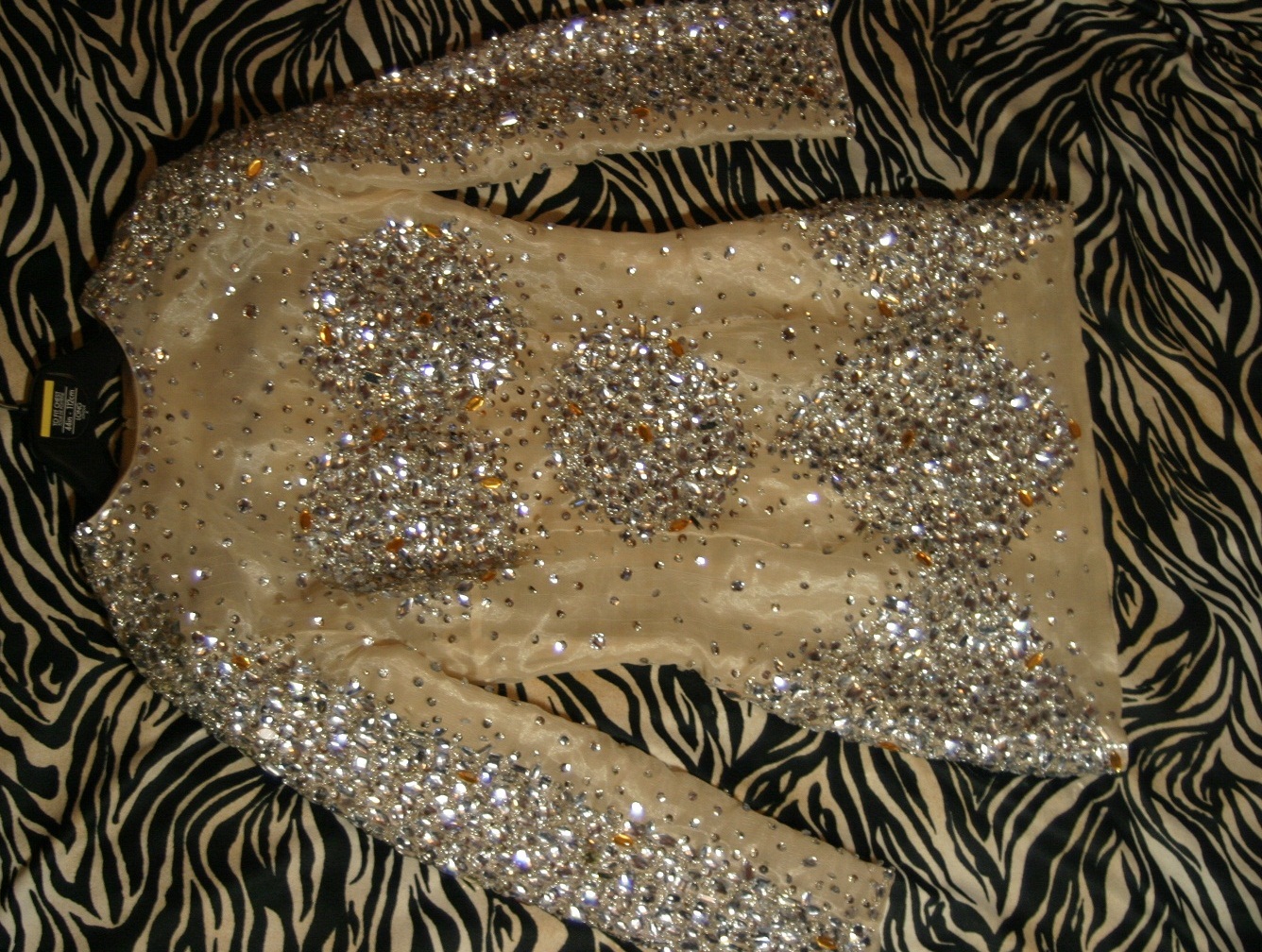 laver les vêtements avec des strass