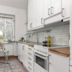 mesa e cadeiras para um pequeno desenho de fotos de cozinha