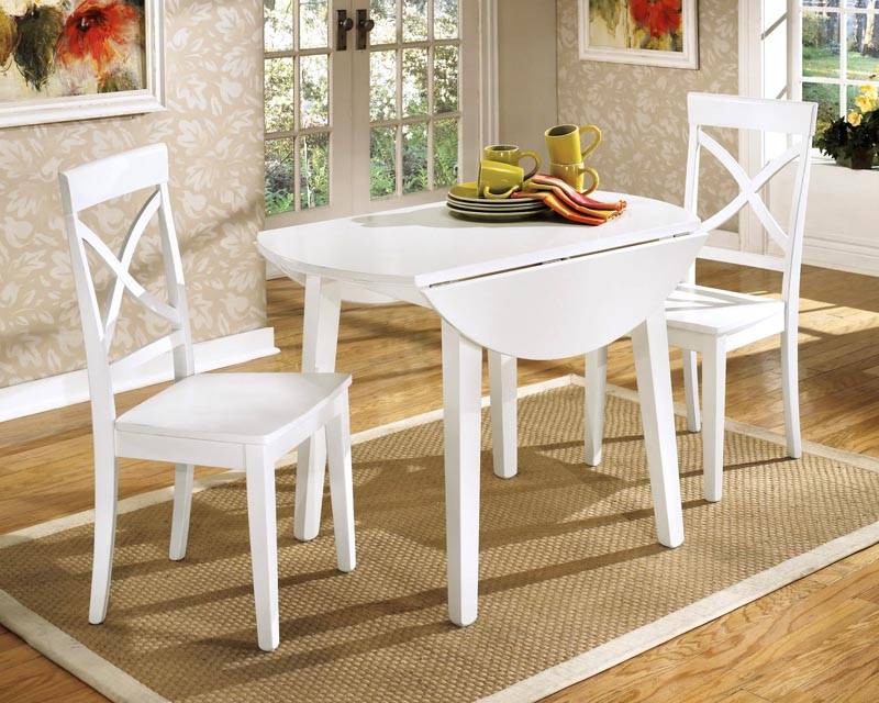 tables et chaises pour une petite photo design de cuisine