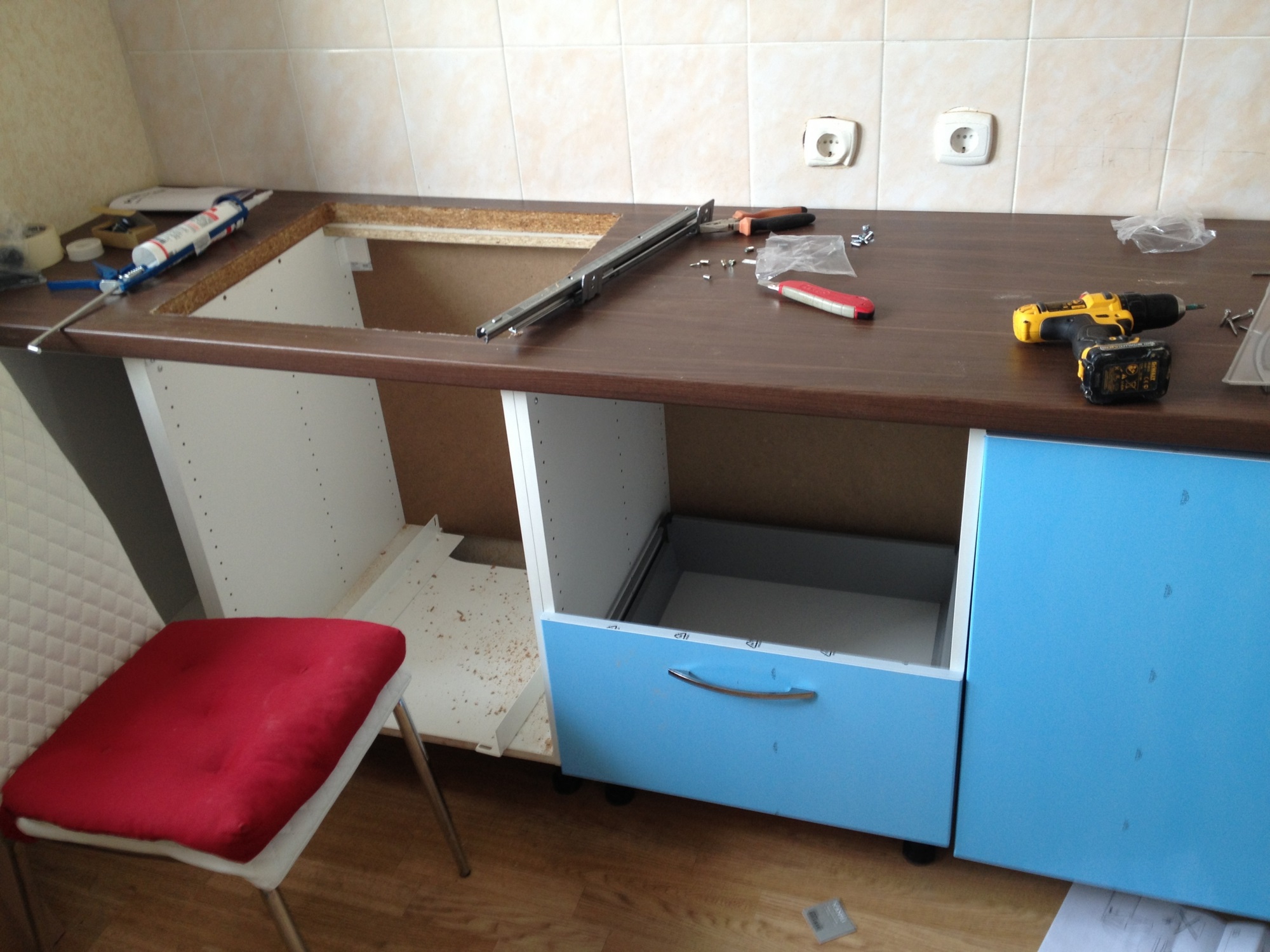 outils pour l'installation de la bordure