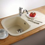 meuble lavabo avec tomate