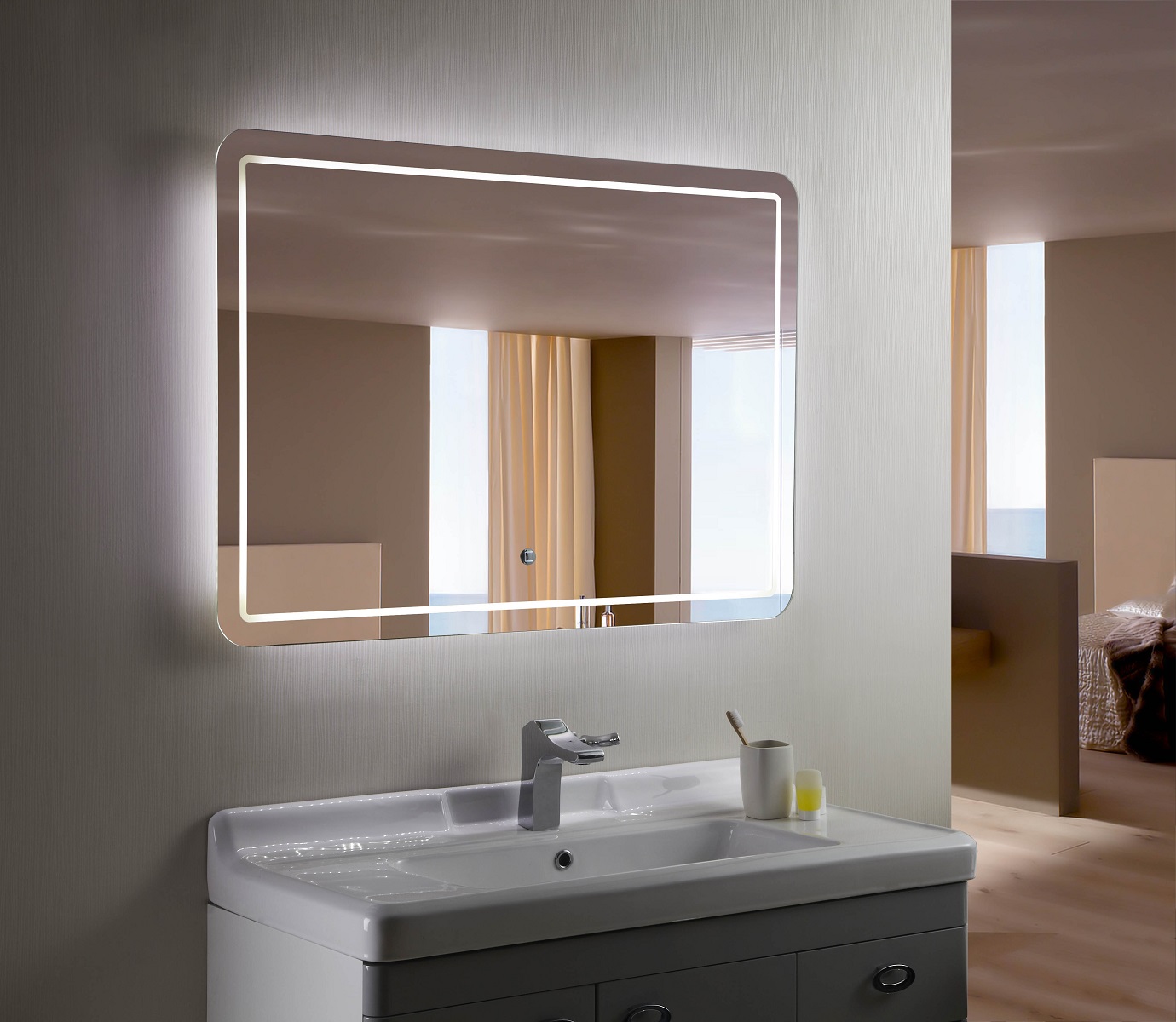 miroir rétroéclairé au mur