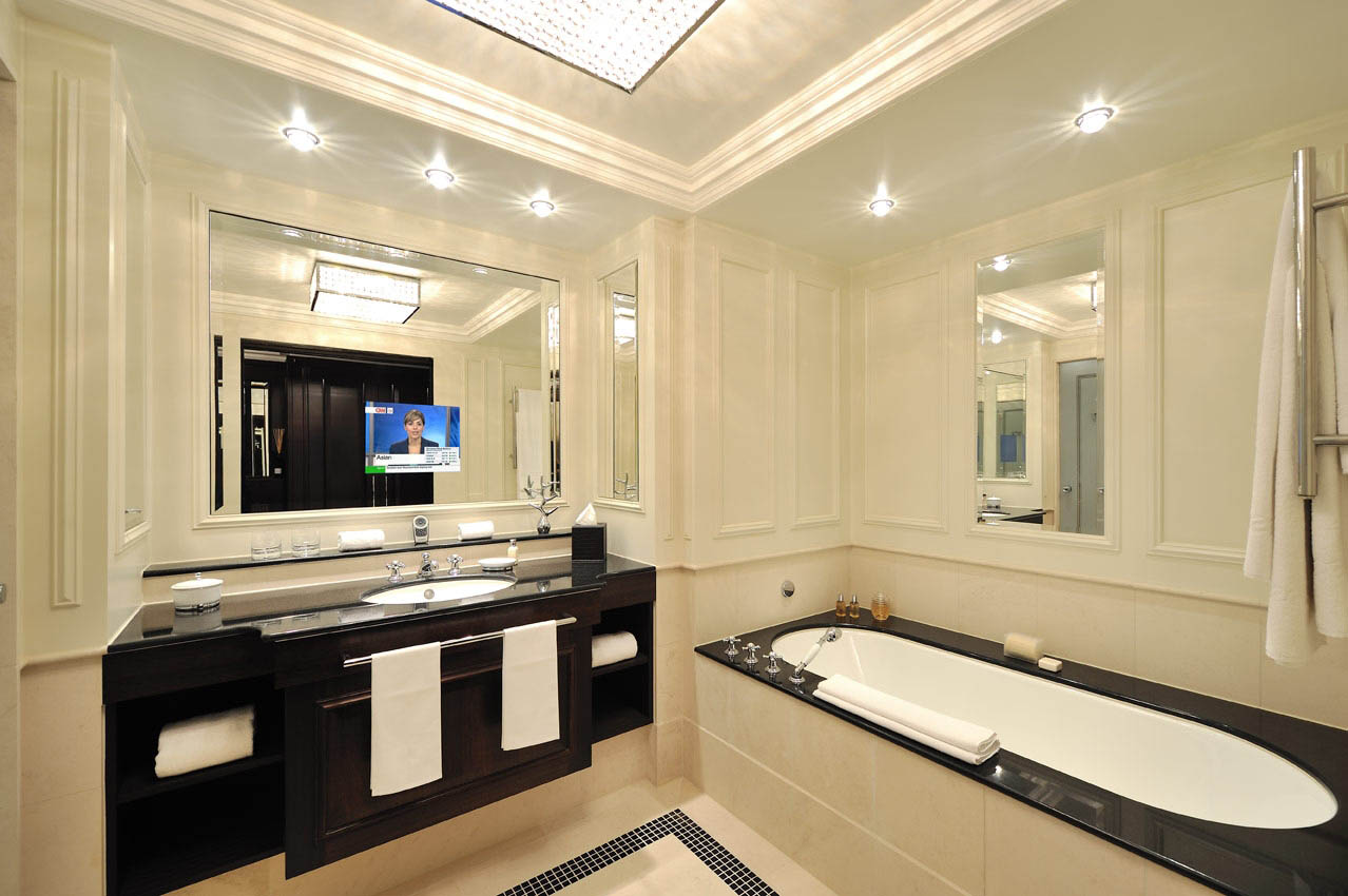 bandes de miroir de salle de bain
