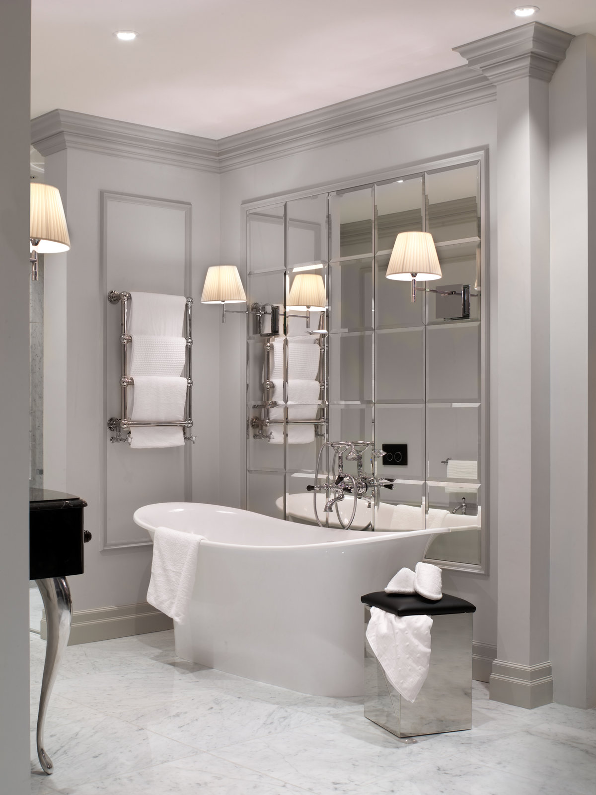 placer un miroir au dessus de la salle de bain