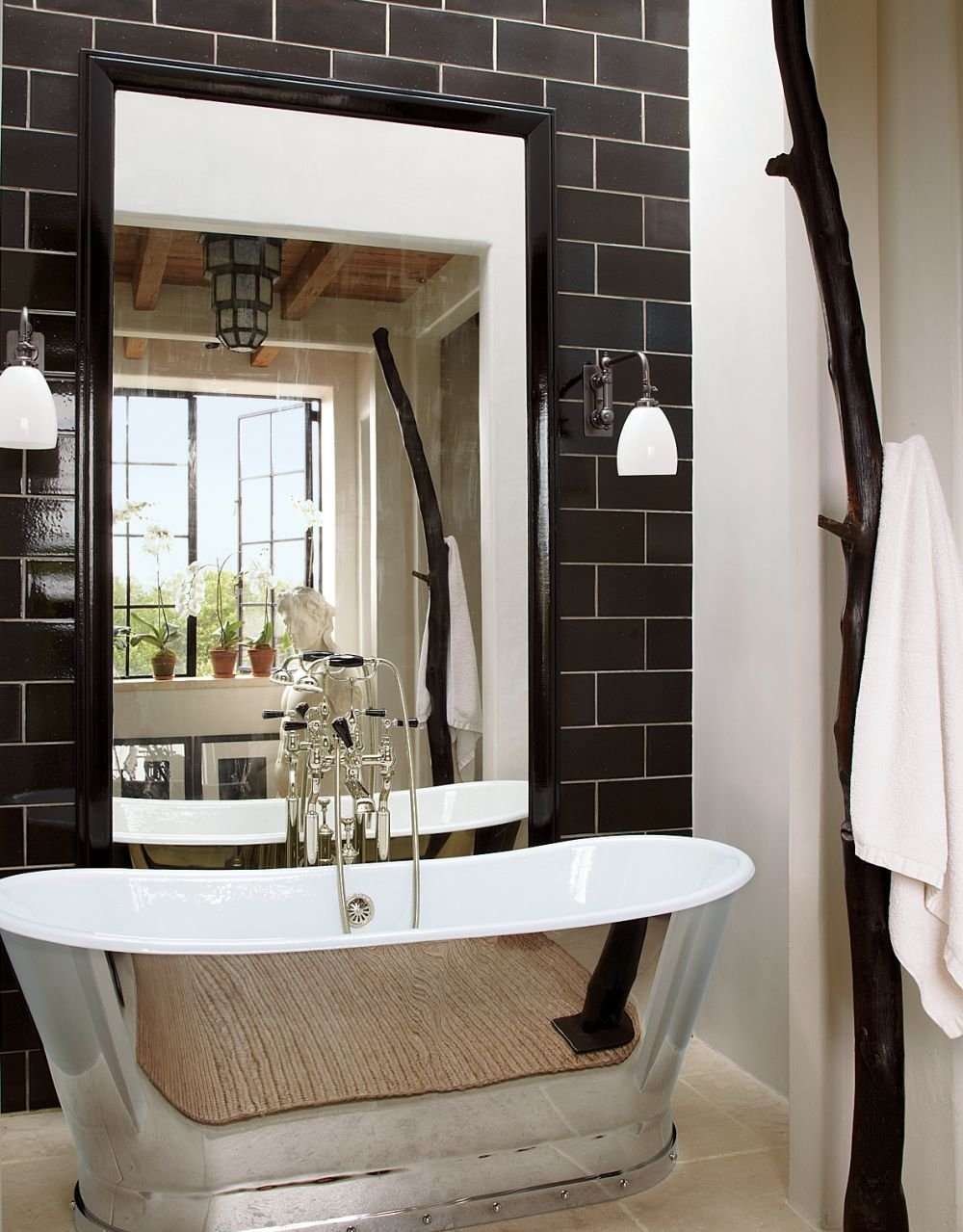 miroir pleine longueur au dessus de la salle de bain