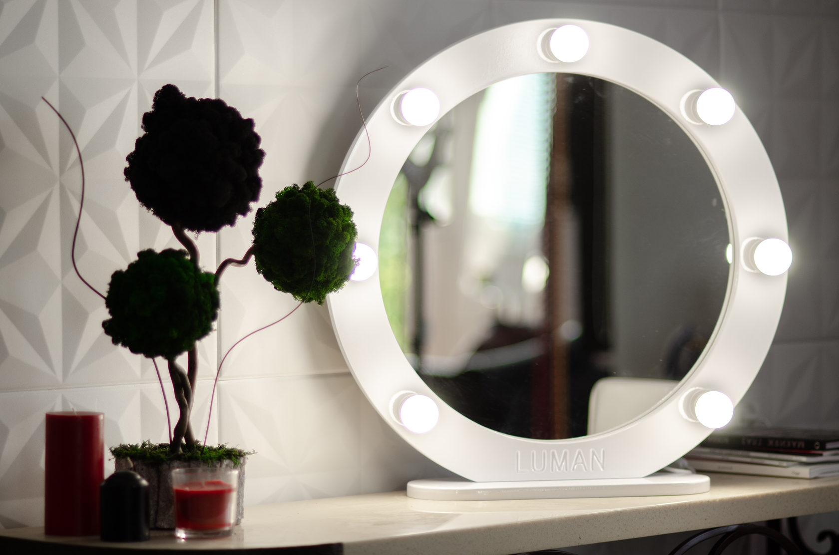 miroir illuminé dans la chambre