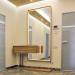 miroir de couloir avec boîte en bois