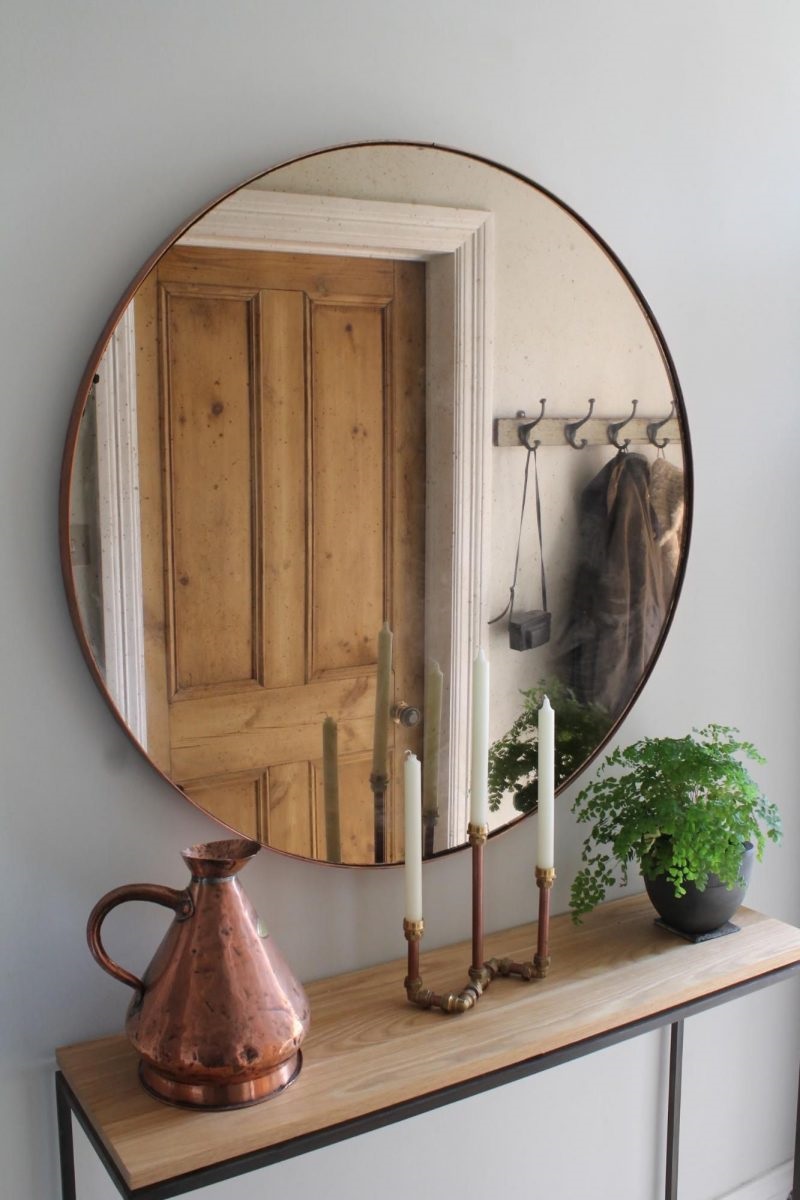 miroir face à la porte