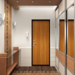 miroir dans le couloir sur l'armoire